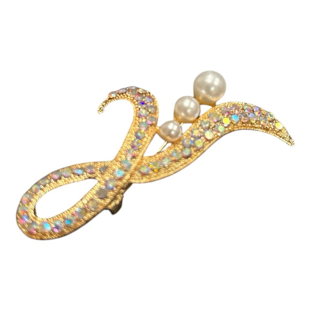 AB Rhinestones and Pearl Brooch. Lovely soft design, unbranded. YM